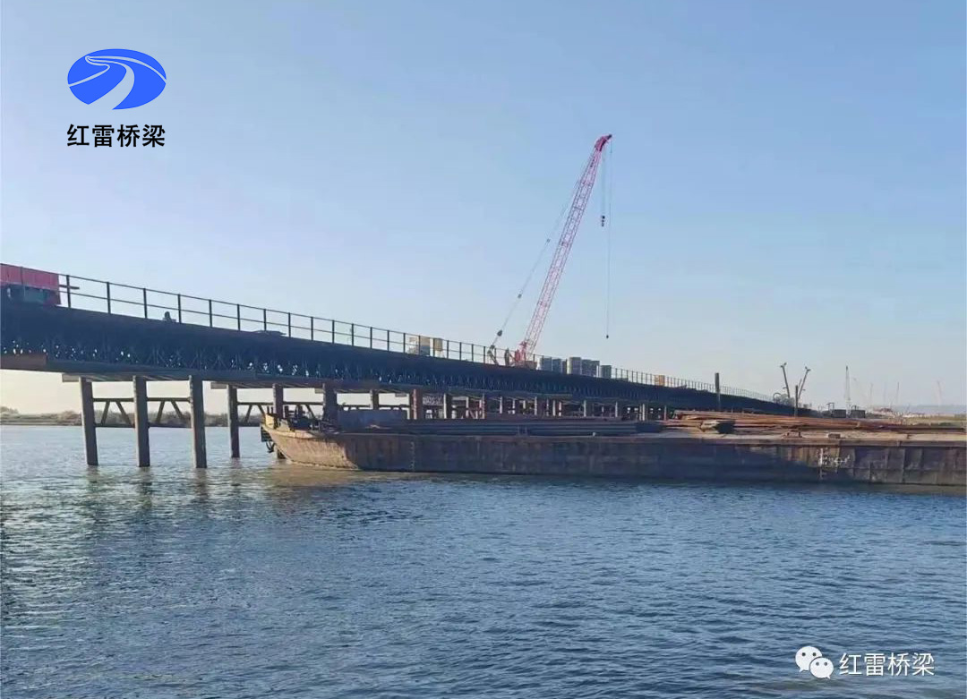 鐵科高速鳳陽至方正段松花江特大橋鋼棧橋施工